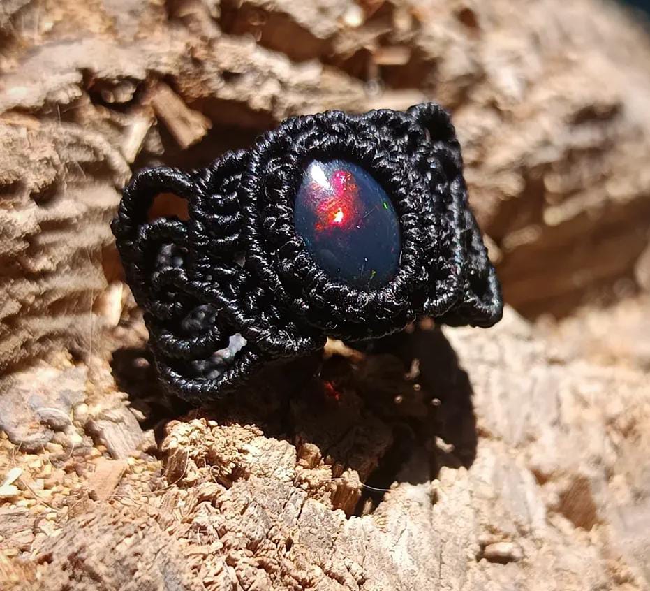 Anillo de opalo etiope